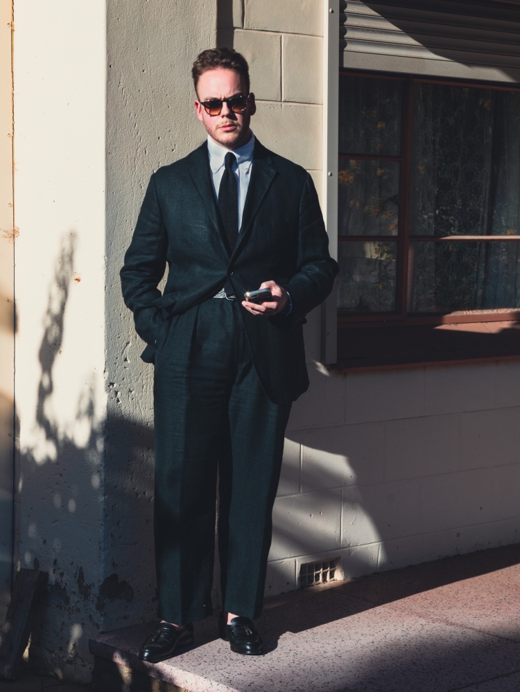 Five ways to style a black linen suit - tailored sartorial suits inspiration